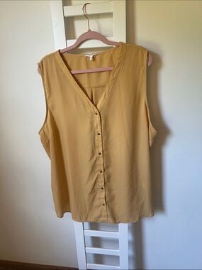 Maurices Mustard V-Neck Button-Front Sleeveless Camisole